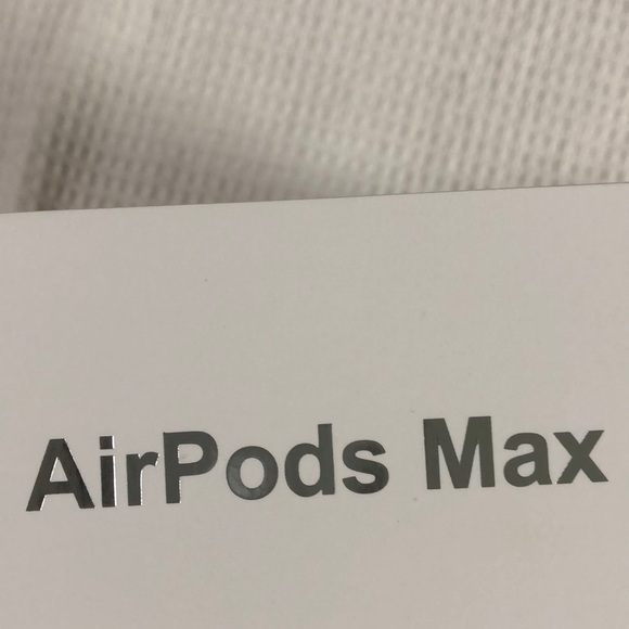 Apple Airpods Pro Max Headphones - Picture 6 of 8